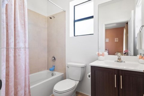 Townhouse in Miami, Florida 3 bedrooms, 116.69 sq.m. № 1638700 - photo 27