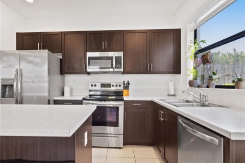 Townhouse in Miami, Florida 3 bedrooms, 116.69 sq.m. № 1638700 - photo 11