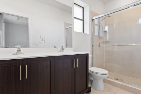 Townhouse in Miami, Florida 3 bedrooms, 116.69 sq.m. № 1638700 - photo 23
