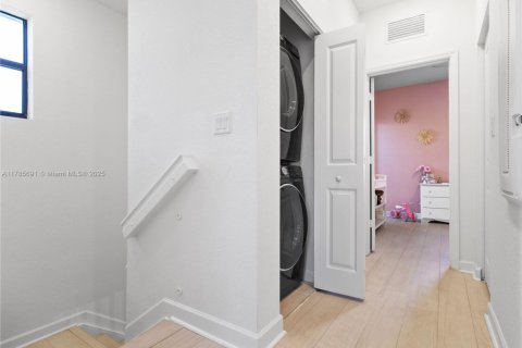 Townhouse in Miami, Florida 3 bedrooms, 116.69 sq.m. № 1638700 - photo 28