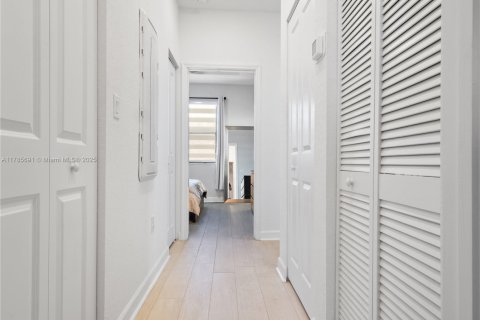Townhouse in Miami, Florida 3 bedrooms, 116.69 sq.m. № 1638700 - photo 30