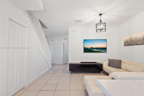 Townhouse in Miami, Florida 3 bedrooms, 116.69 sq.m. № 1638700 - photo 8