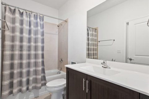 Townhouse in Miami, Florida 3 bedrooms, 116.69 sq.m. № 1638700 - photo 19