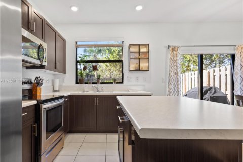 Townhouse in Miami, Florida 3 bedrooms, 116.69 sq.m. № 1638700 - photo 14