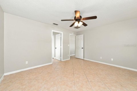 House in Clermont, Florida 3 bedrooms, 123.93 sq.m. № 2396161 - photo 11