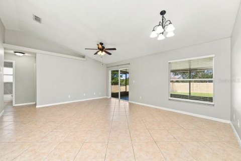 House in Clermont, Florida 3 bedrooms, 123.93 sq.m. № 2396161 - photo 4