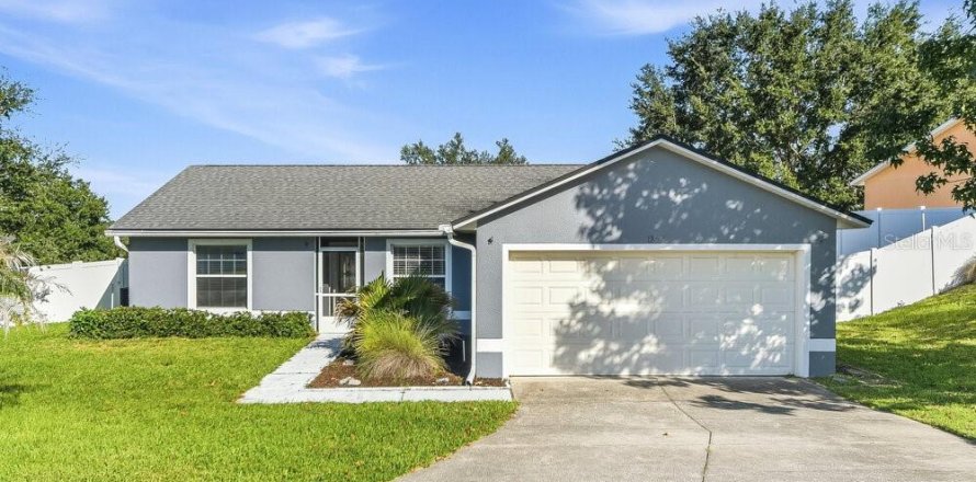 House in Clermont, Florida 3 bedrooms, 123.93 sq.m. № 2396161