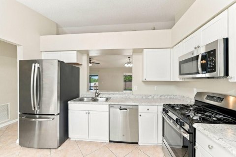 House in Clermont, Florida 3 bedrooms, 123.93 sq.m. № 2396161 - photo 9