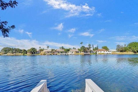 House in Dania Beach, Florida 3 bedrooms, 105.07 sq.m. № 1945690 - photo 18