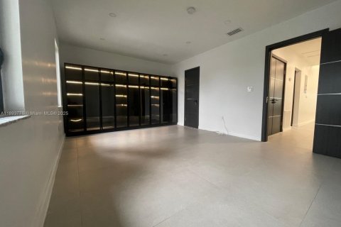House in Dania Beach, Florida 3 bedrooms, 105.07 sq.m. № 1945690 - photo 15