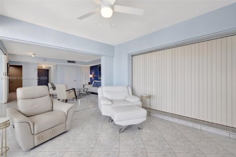 Condo in Fort Lauderdale, Florida, 2 bedrooms  № 1921652 - photo 12