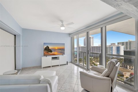 Condo in Fort Lauderdale, Florida, 2 bedrooms  № 1921652 - photo 8