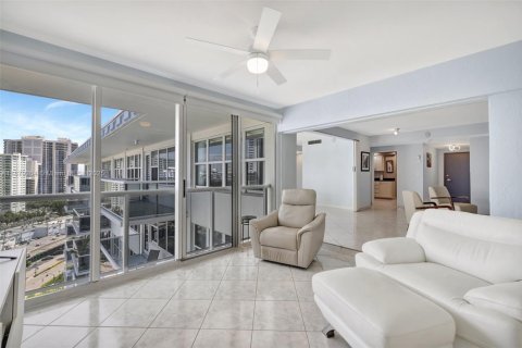 Condo in Fort Lauderdale, Florida, 2 bedrooms  № 1921652 - photo 10