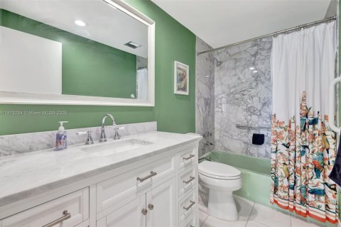 Condo in Fort Lauderdale, Florida, 2 bedrooms  № 1921652 - photo 26