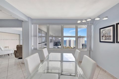 Condo in Fort Lauderdale, Florida, 2 bedrooms  № 1921652 - photo 22