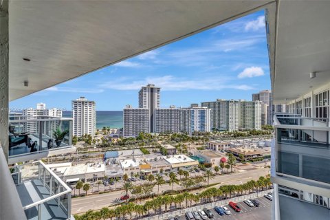 Condo in Fort Lauderdale, Florida, 2 bedrooms  № 1921652 - photo 19