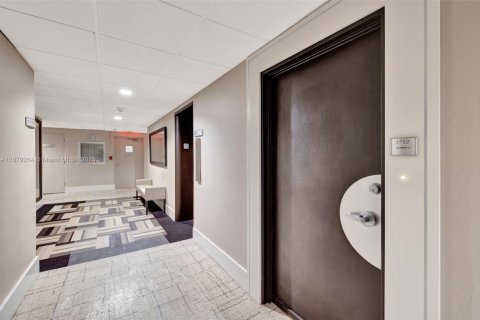 Condo in Fort Lauderdale, Florida, 2 bedrooms  № 1921652 - photo 17