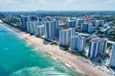Condo in Fort Lauderdale, Florida, 2 bedrooms  № 1921652 - photo 1