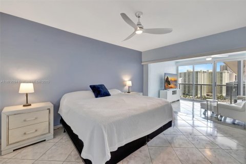Condo in Fort Lauderdale, Florida, 2 bedrooms  № 1921652 - photo 29