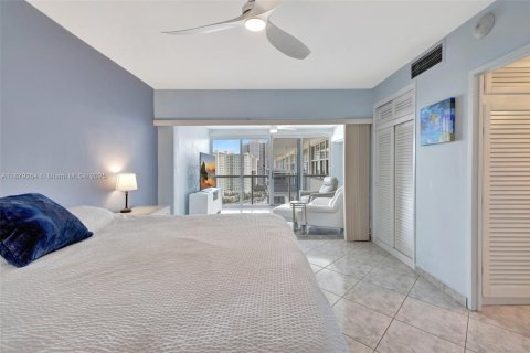 Condo in Fort Lauderdale, Florida, 2 bedrooms  № 1921652 - photo 30
