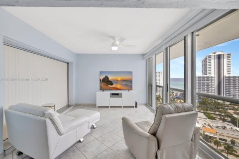 Condo in Fort Lauderdale, Florida, 2 bedrooms  № 1921652 - photo 9