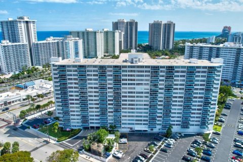 Condo in Fort Lauderdale, Florida, 2 bedrooms  № 1921652 - photo 2