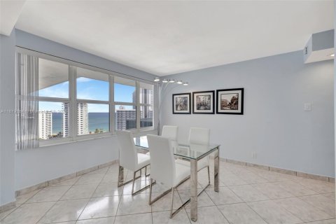 Condo in Fort Lauderdale, Florida, 2 bedrooms  № 1921652 - photo 20