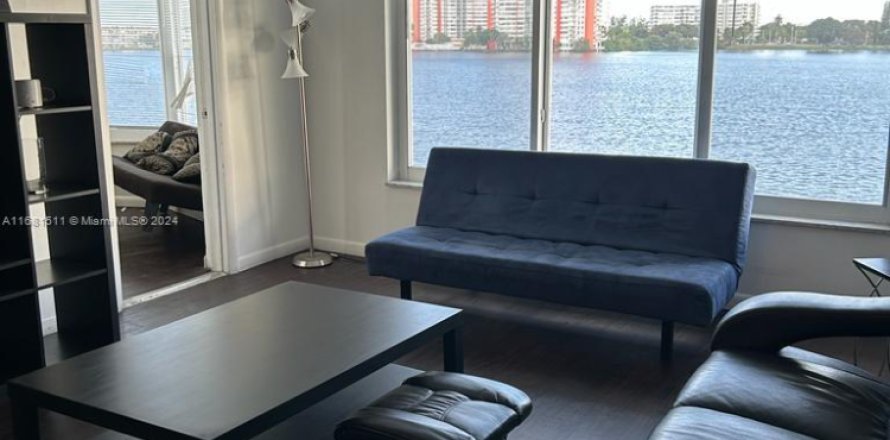 Condo in Miami, Florida, 1 bedroom № 1412340