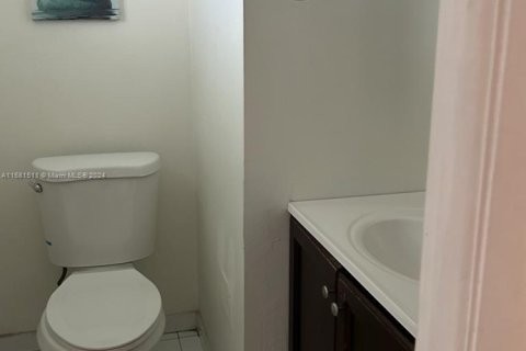 Condo in Miami, Florida, 1 bedroom  № 1412340 - photo 4