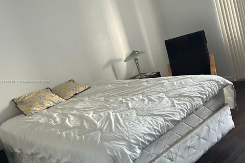 Condo in Miami, Florida, 1 bedroom  № 1412340 - photo 14