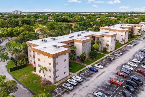 Condominio en venta en Davie, Florida, 1 dormitorio, 68.84 m2 № 2076878 - foto 23