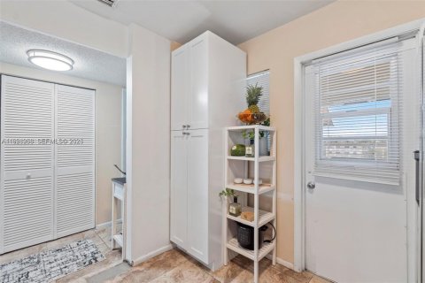 Condominio en venta en Davie, Florida, 1 dormitorio, 68.84 m2 № 2076878 - foto 6