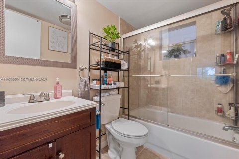 Condominio en venta en Davie, Florida, 1 dormitorio, 68.84 m2 № 2076878 - foto 16