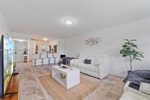 Condominio en venta en Davie, Florida, 1 dormitorio, 68.84 m2 № 2076878 - foto 12