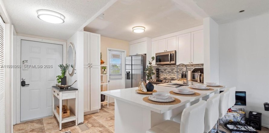 Condominio en Davie, Florida, 1 dormitorio № 2076878