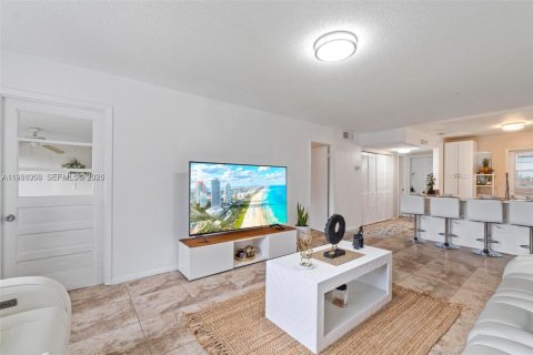 Condominio en venta en Davie, Florida, 1 dormitorio, 68.84 m2 № 2076878 - foto 11