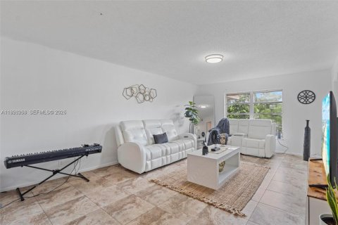 Condominio en venta en Davie, Florida, 1 dormitorio, 68.84 m2 № 2076878 - foto 9