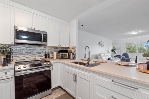 Condominio en venta en Davie, Florida, 1 dormitorio, 68.84 m2 № 2076878 - foto 7