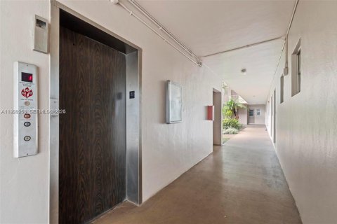 Condominio en venta en Davie, Florida, 1 dormitorio, 68.84 m2 № 2076878 - foto 21
