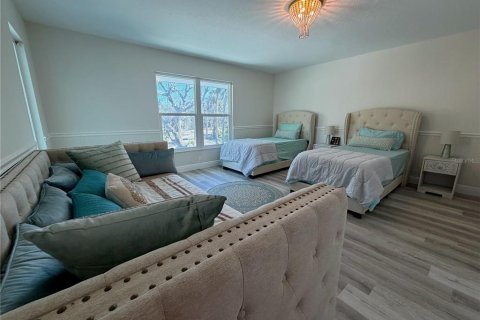 House in Englewood, Florida 3 bedrooms, 205.41 sq.m. № 2210716 - photo 13