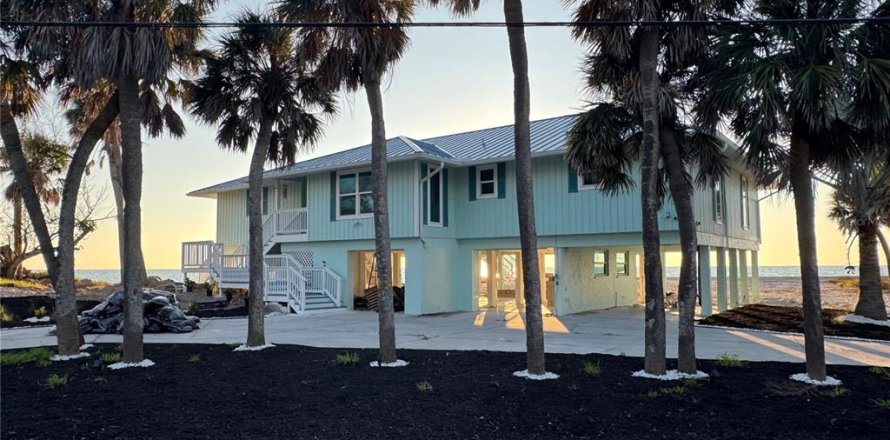 House in Englewood, Florida 3 bedrooms, 205.41 sq.m. № 2210716