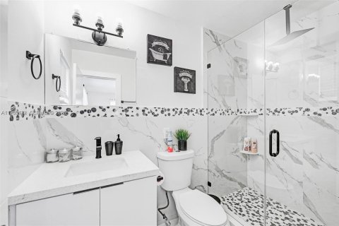 House in Hollywood, Florida 3 bedrooms, 103.86 sq.m. № 2043966 - photo 8