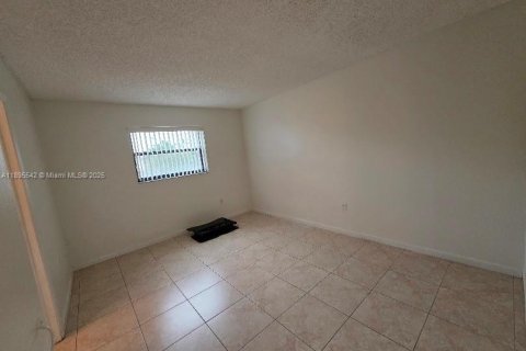 Appartement à louer à Miami, Floride: 2 chambres, 80.55 m2 № 1947680 - photo 3