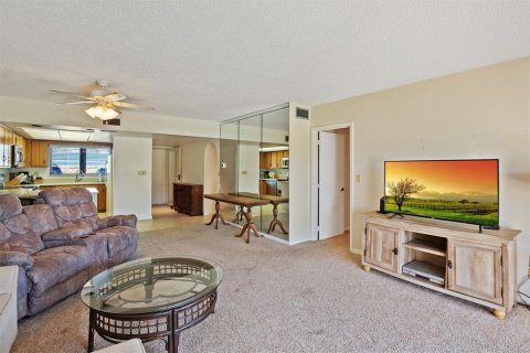 Condo in Lake Wales, Florida, 2 bedrooms  № 1723942 - photo 16