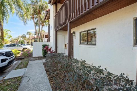 Condo in Lake Wales, Florida, 2 bedrooms  № 1723942 - photo 2