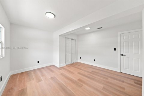 Villa ou maison à vendre à Miami, Floride: 4 chambres, 152.45 m2 № 2341249 - photo 12
