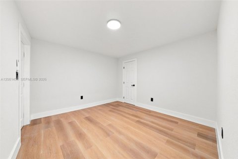 Villa ou maison à vendre à Miami, Floride: 4 chambres, 152.45 m2 № 2341249 - photo 22