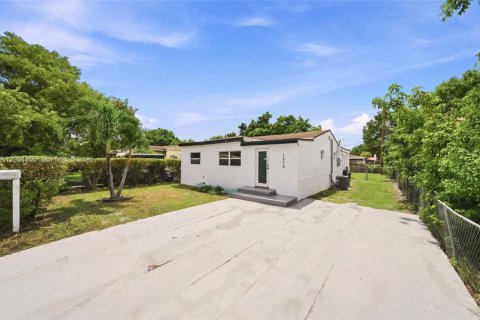 Villa ou maison à Miami, Floride 4 chambres, 152.45 m2 № 2341249