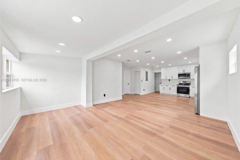 Villa ou maison à vendre à Miami, Floride: 4 chambres, 152.45 m2 № 2341249 - photo 4