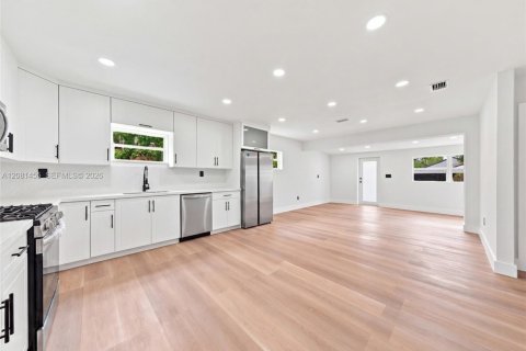 Villa ou maison à vendre à Miami, Floride: 4 chambres, 152.45 m2 № 2341249 - photo 8
